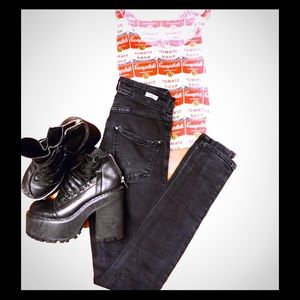 🖤BRANDY MELVILLE DISCONT’D BLACK HI-WAIST JEAN🖤